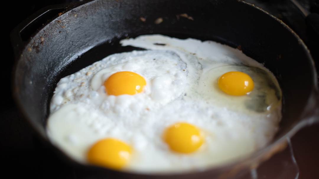 4 eggs on a pan