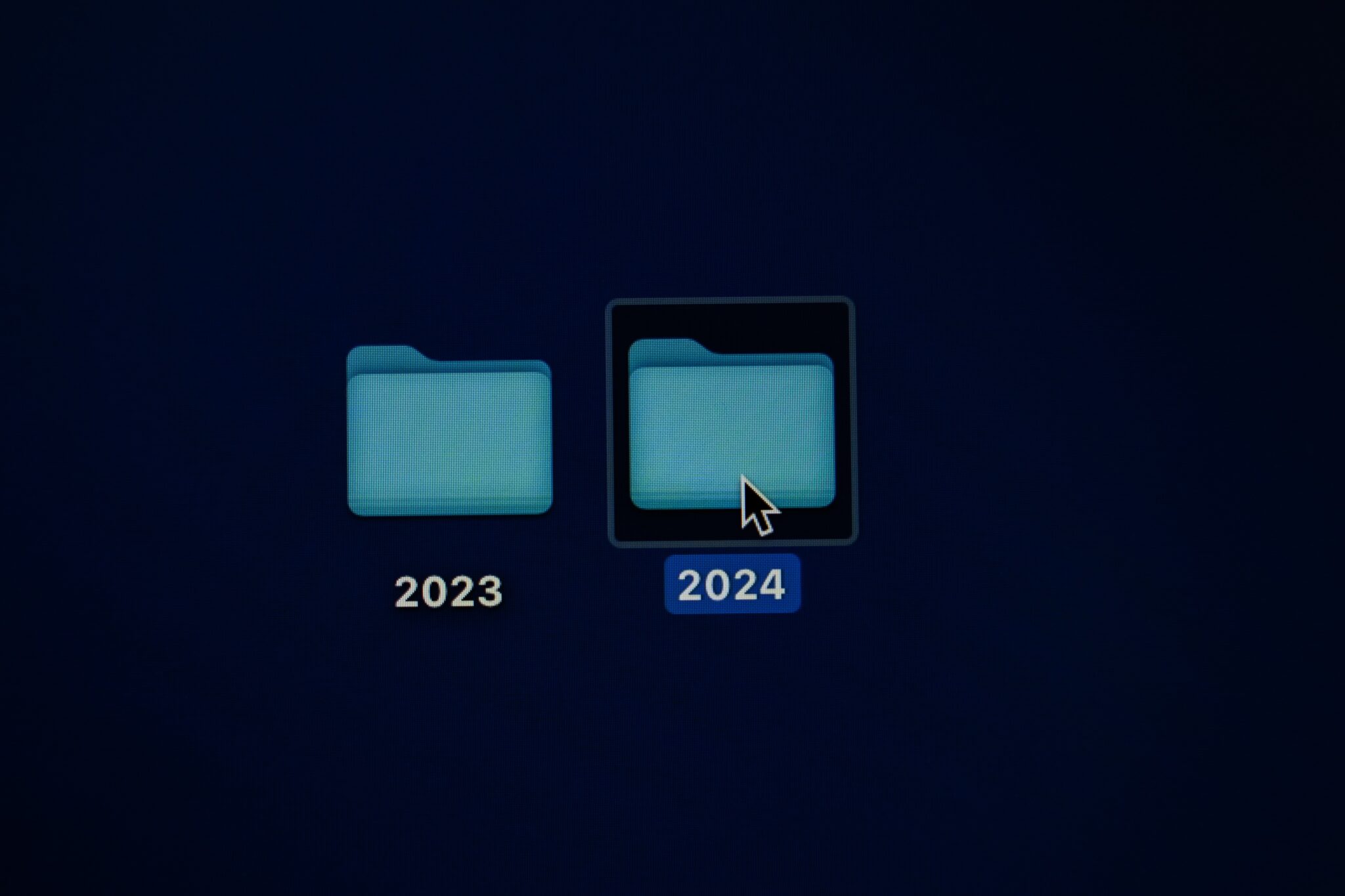 Desktop files one for 2023 and the cursor clicking on 2024